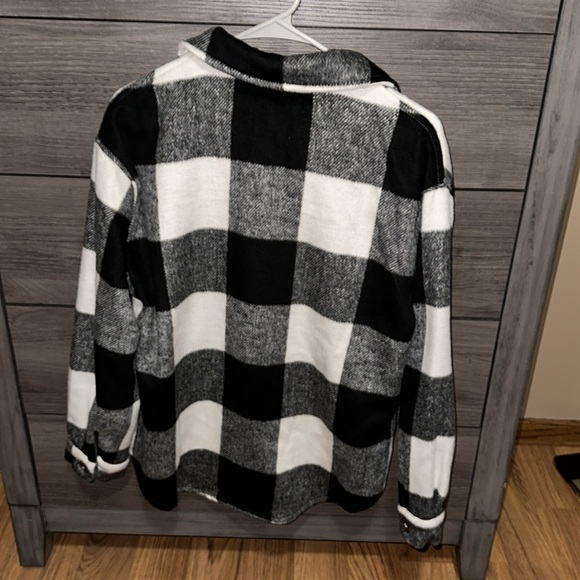 Love Tree boutique Plaid shacket! ❤️ - Picture 2 of 6